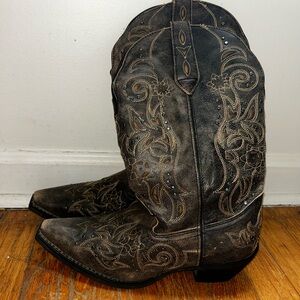 Embroidered brown Cowboy Boots